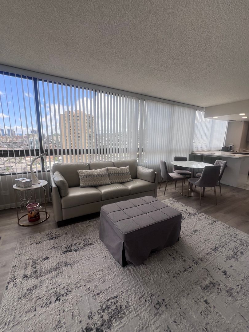 Honolulu House: 2499 Kapiolani Blvd #1408