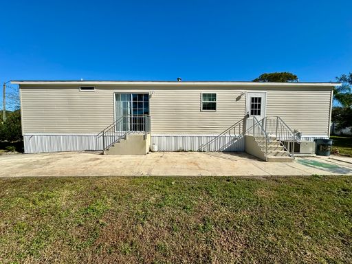 Centrally Located, 3/2 Manufactured Home For Rent in Port Orange! – photo 1