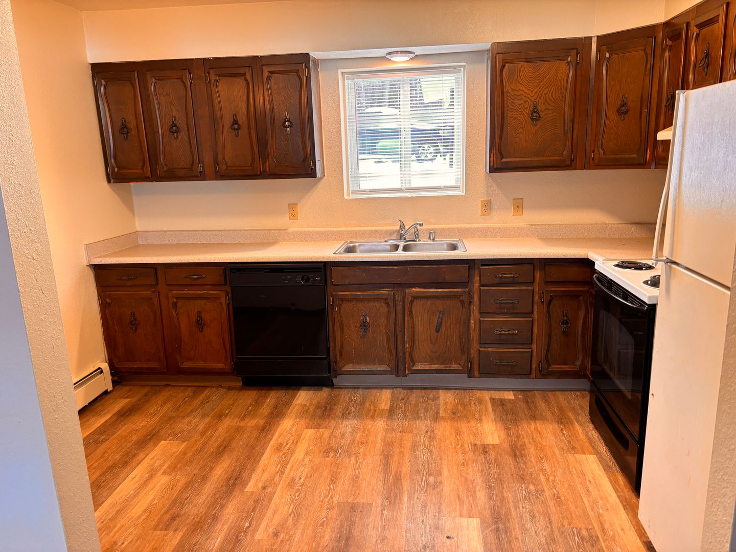 Anchorage Apartment: 1916 Beaver Pl