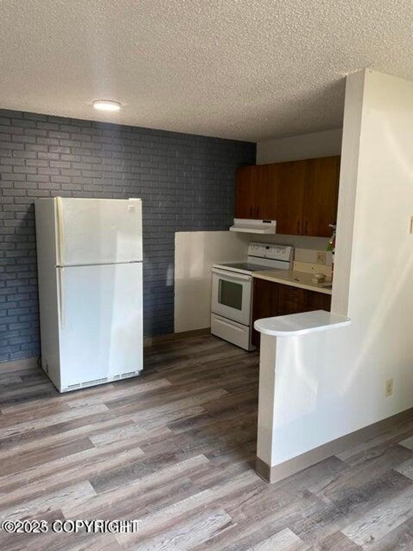 Anchorage Apartment: 1425 W 40th Ave.