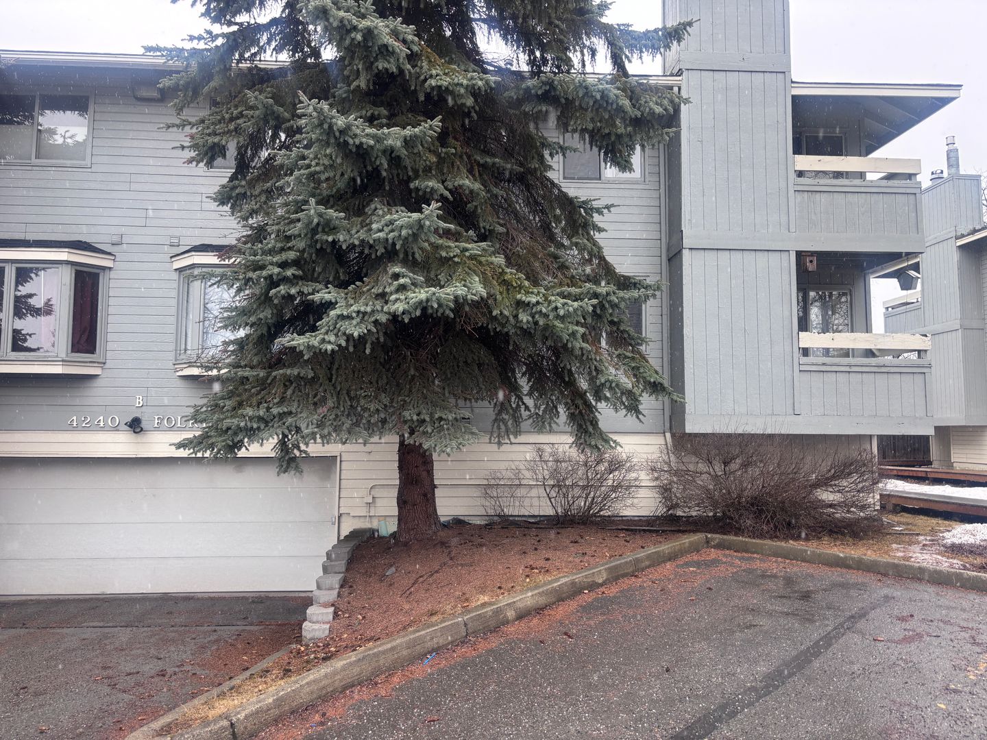Anchorage House: 4240 Folker St Apt B102