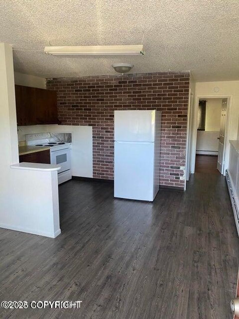 Anchorage Apartment: 1425 W 40th Ave.