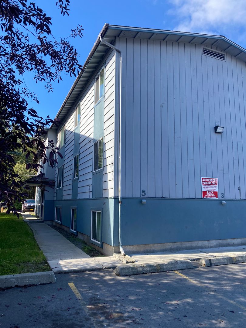Anchorage Apartment: 2303 Eureka St