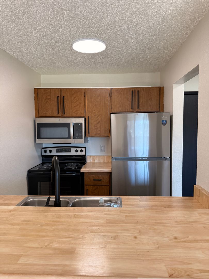 Anchorage Apartment: 1400 W 25th Ave.