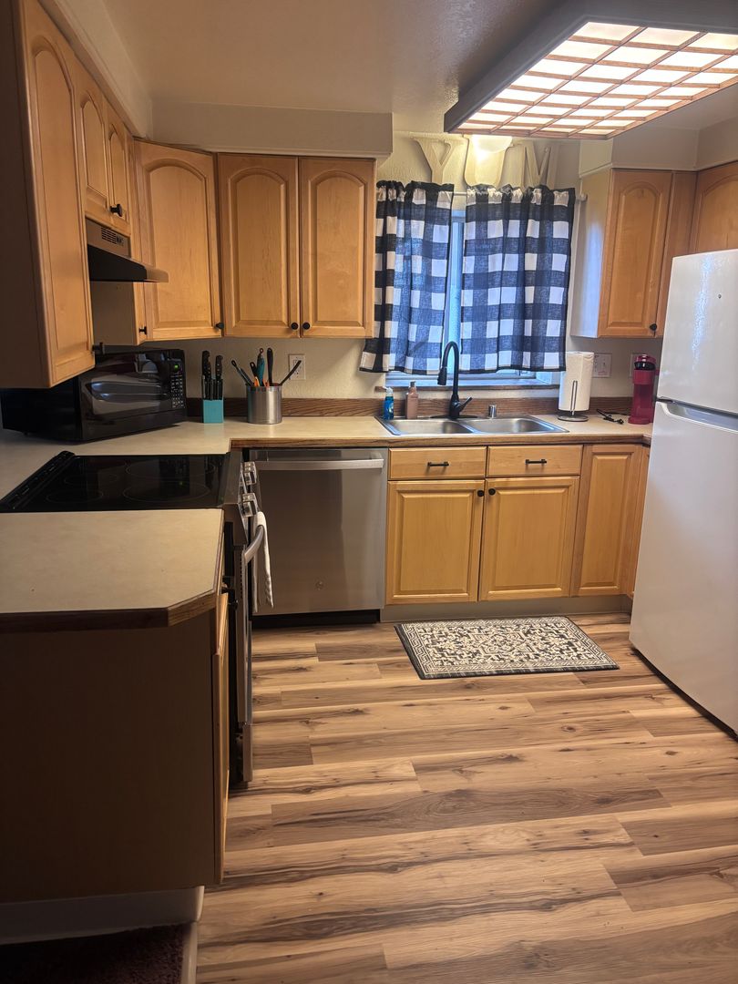 Anchorage Apartment: 524 Eyak Dr