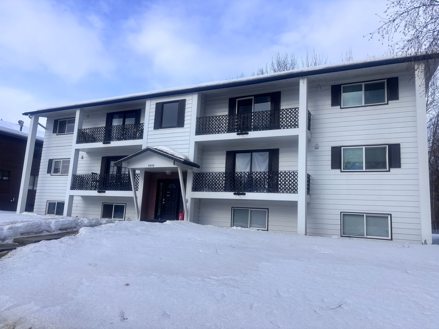 Anchorage Apartment: 1916 Beaver Pl