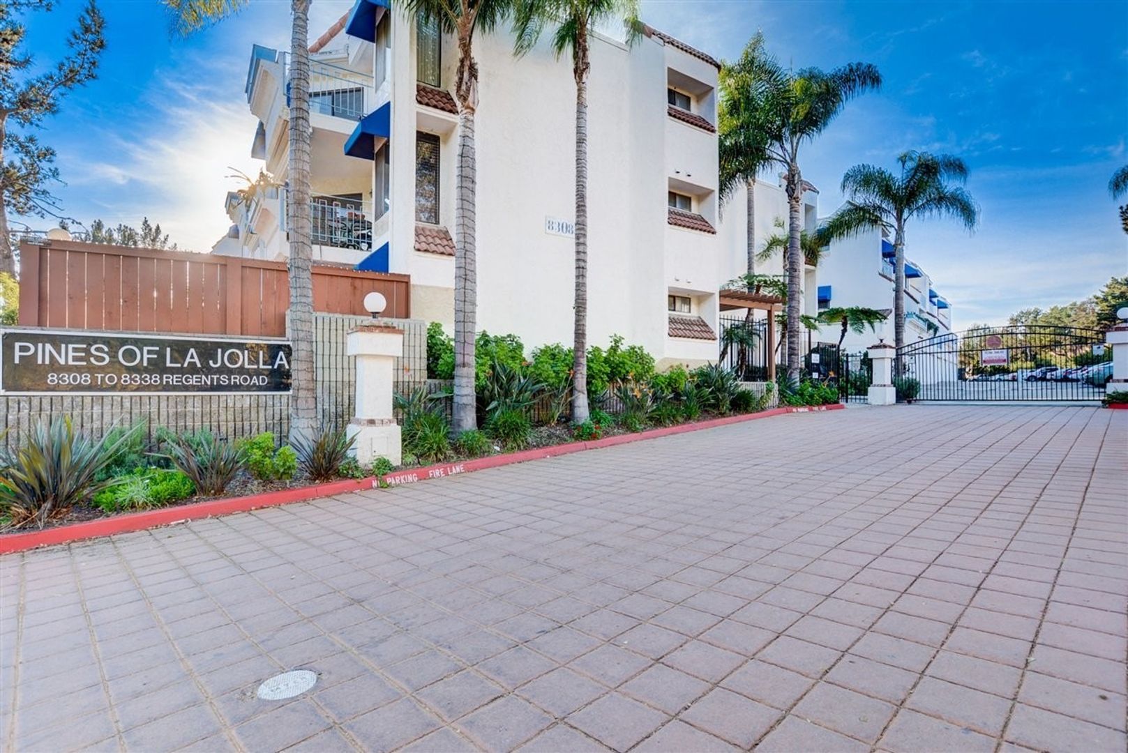 San Diego Condo: 8308 Regents Rd Unit 1C