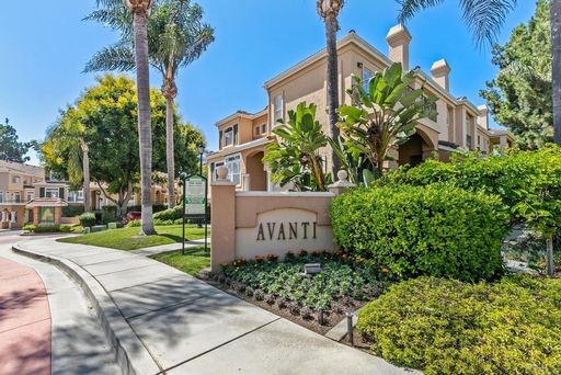3 Bedroom UTC/La Jolla Townhome – photo 1
