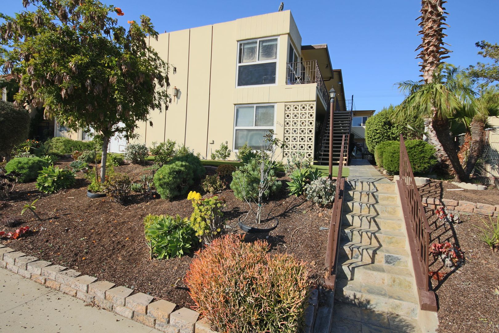 San Diego Apartment: 2162 Thomas Ave