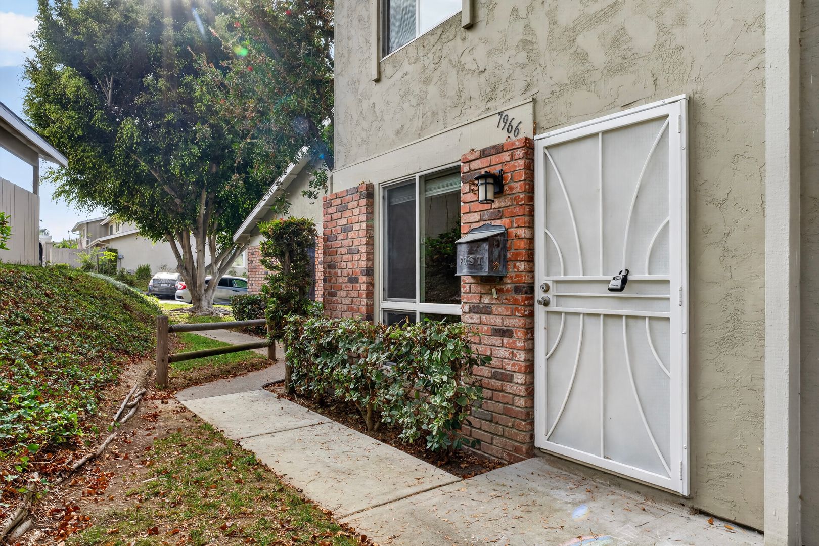 San Diego Townhome: 7966 Camino Kiosco