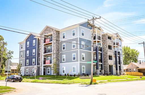 Closest Largest Units near MSU Campus! 600 E. Harrison Tower C 4 bed 4 bath 2 living rooms! – photo 1