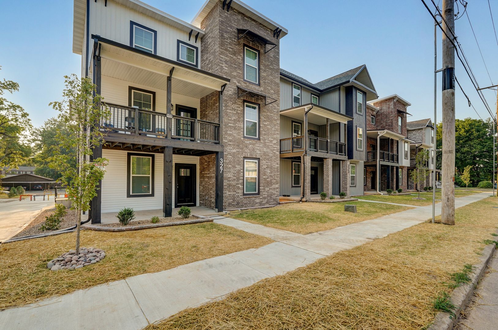 Springfield Apartment: 327 S Florence Ave