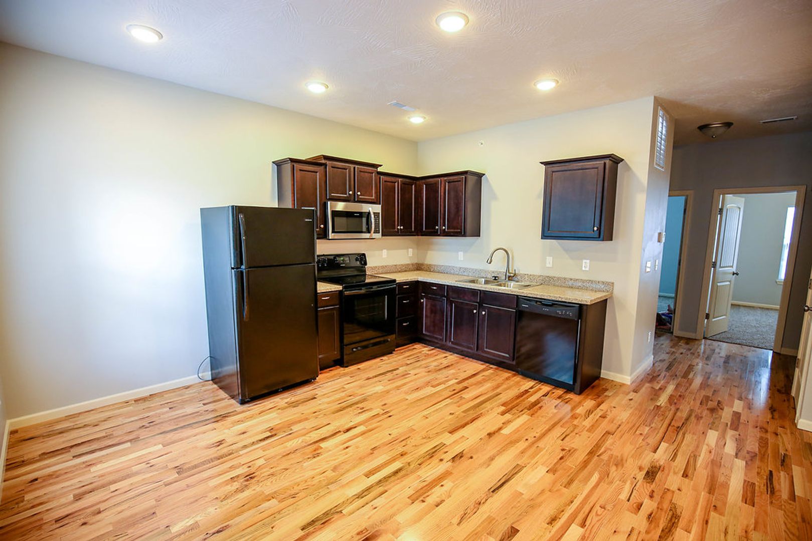 Springfield Apartment: 1325 E Cherry