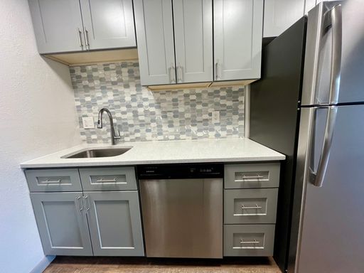 2-Months Free | Upgraded 1-bdrm Top Floor | East Facing Unit in Englewood – photo 1