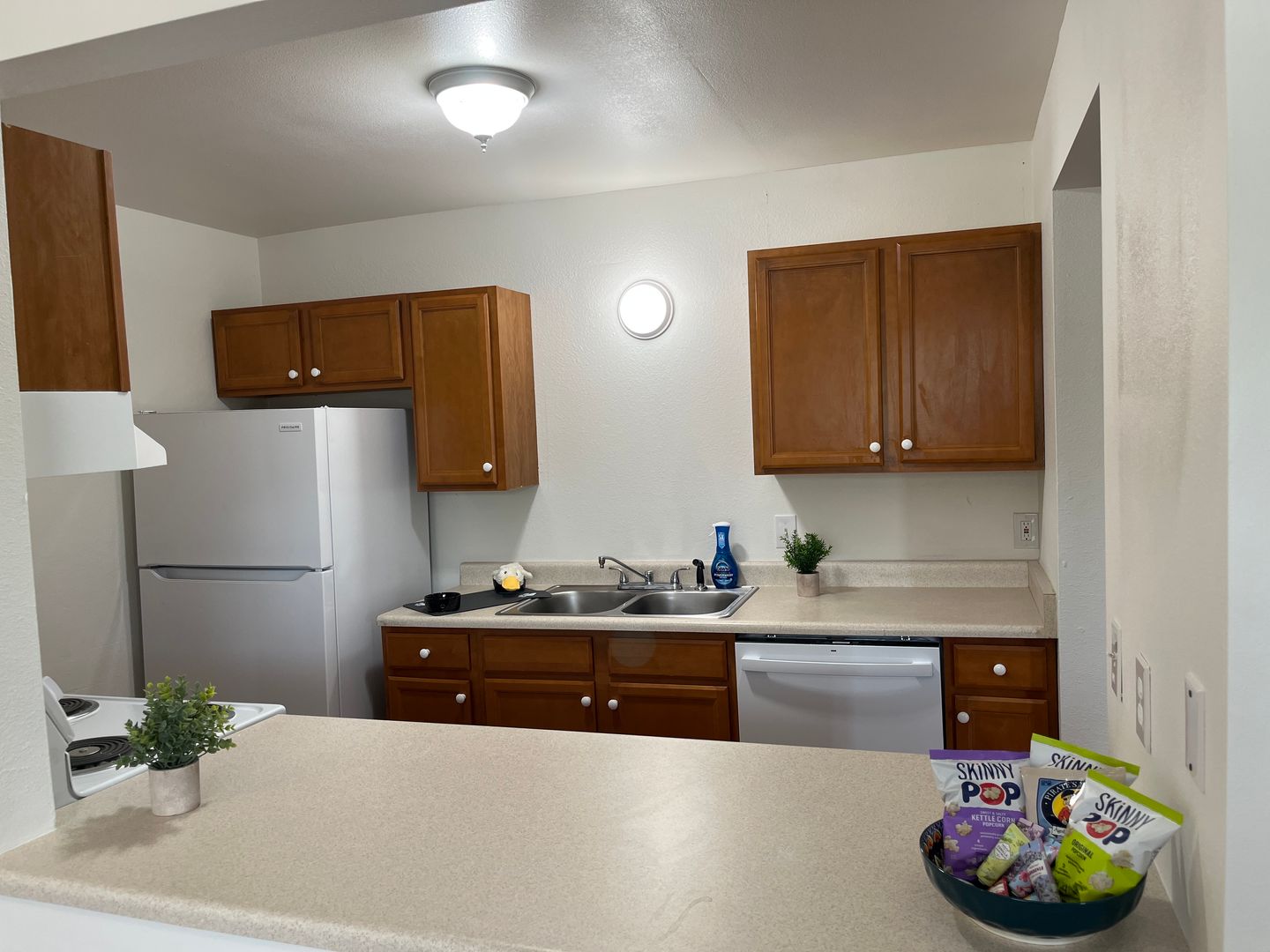 Yarrow Apartments 2 of 11