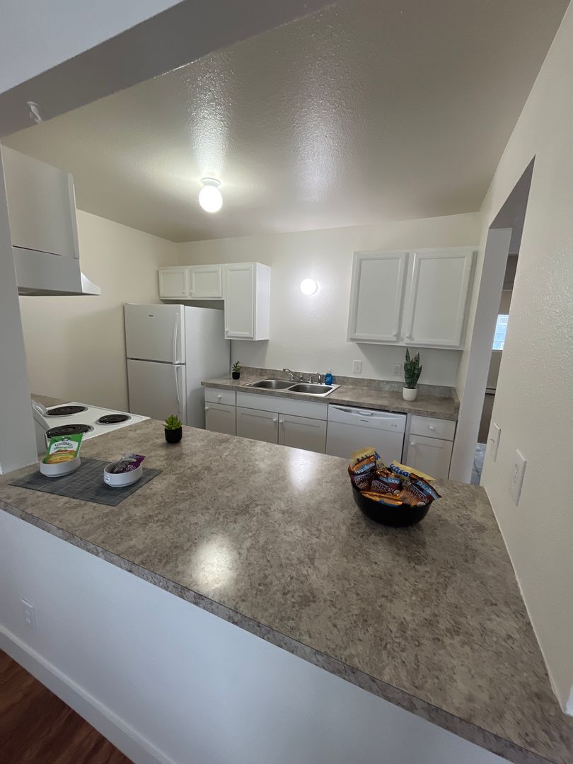 Lakewood Apartment: 1221 Yarrow St.