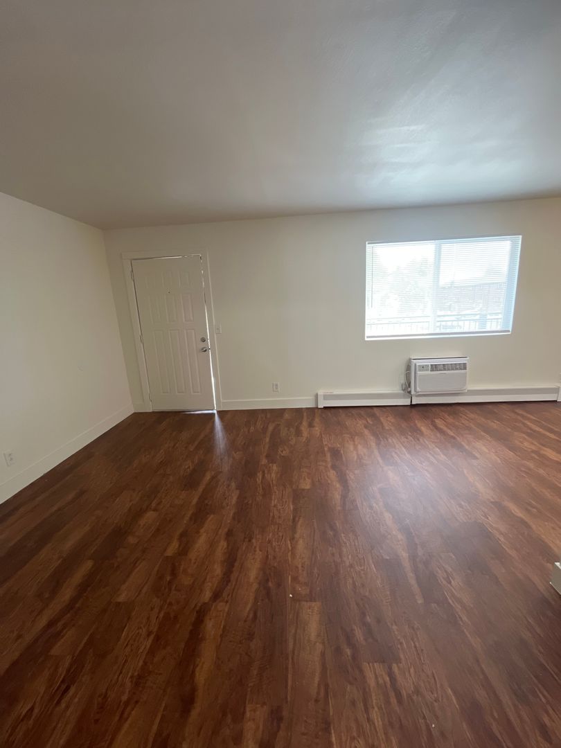 Yarrow Apartments 5 of 11