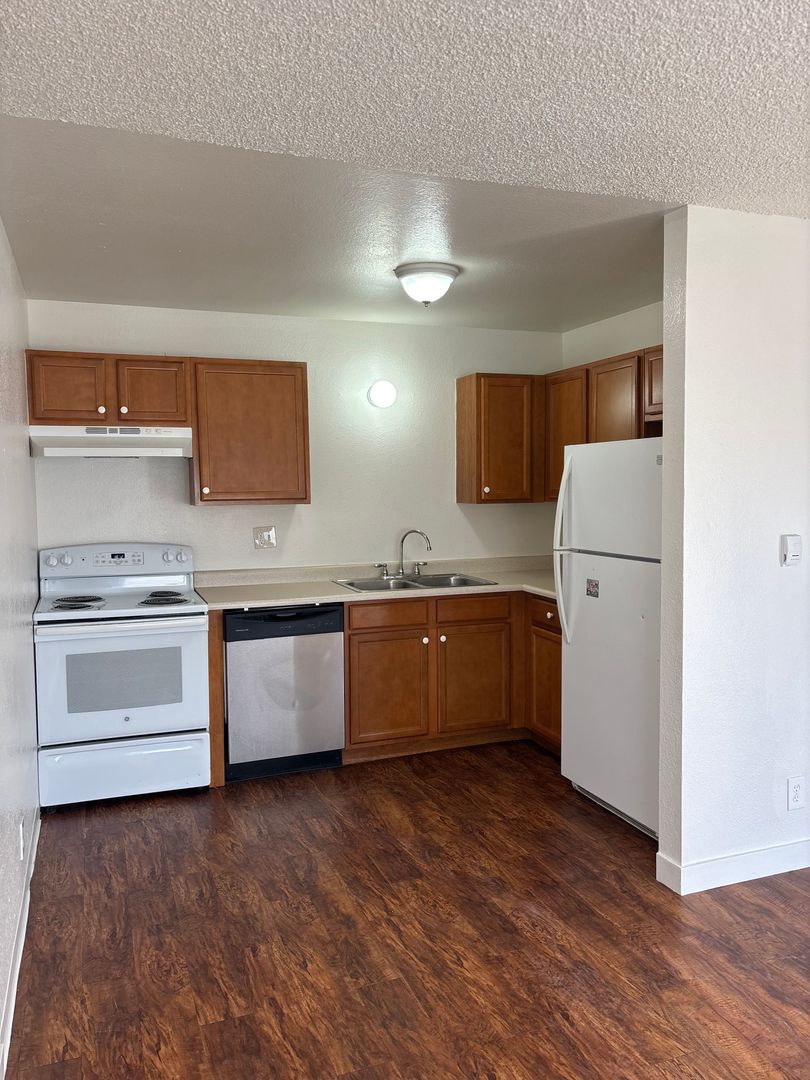 Lakewood Apartment: 1221 Yarrow St.