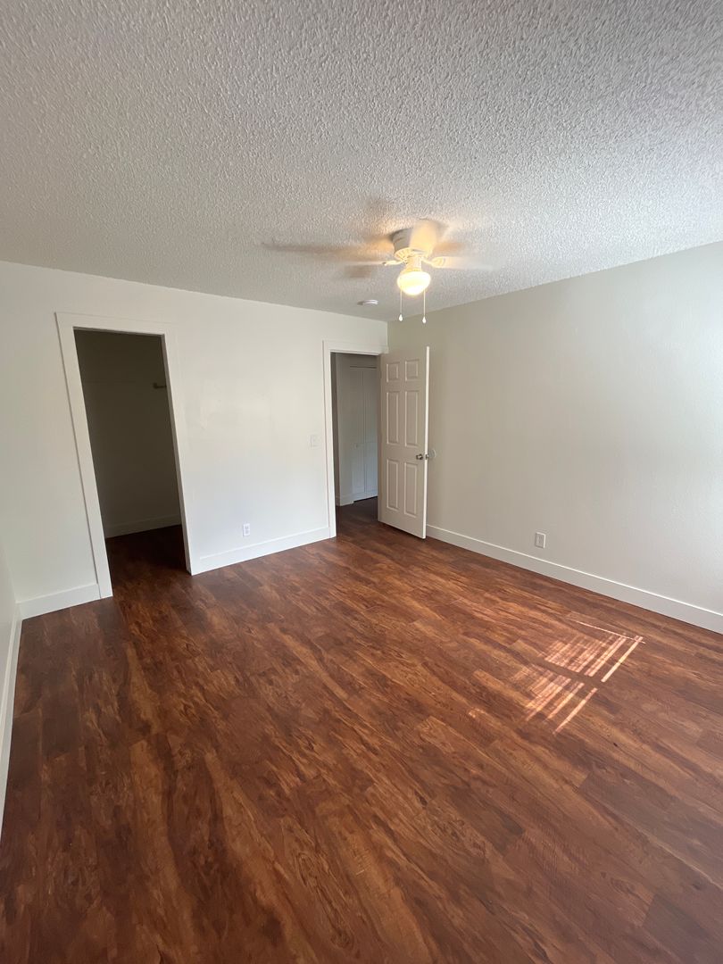 Yarrow Apartments 4 of 11