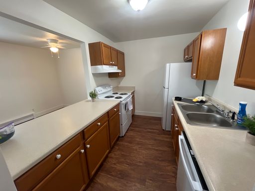 Lakewood 2 Bedroom | New Appliances | All Utilities Included | 1-month free off 2nd Full Month – photo 1