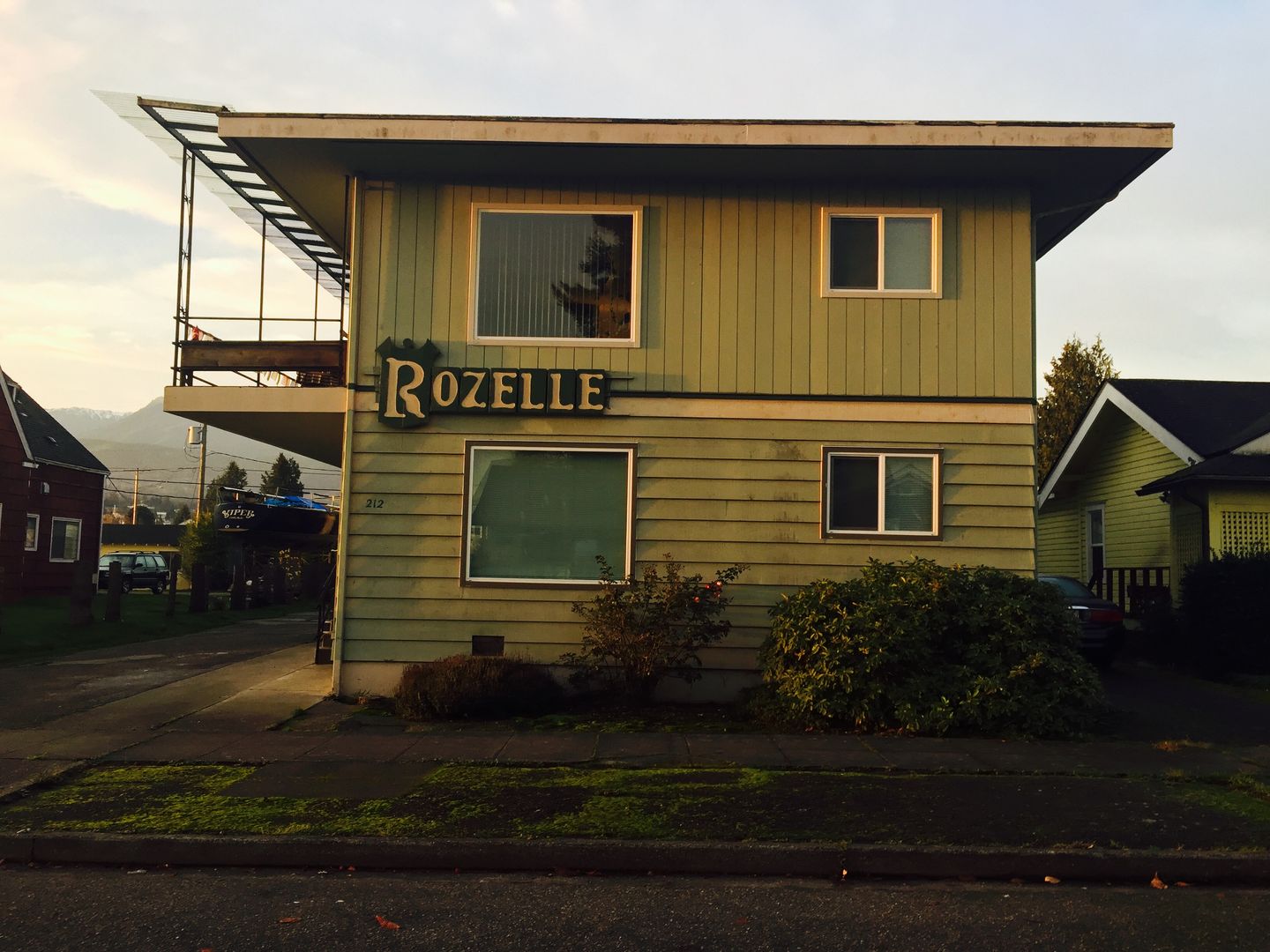 Port Angeles Apartment: 212 W 3rd St