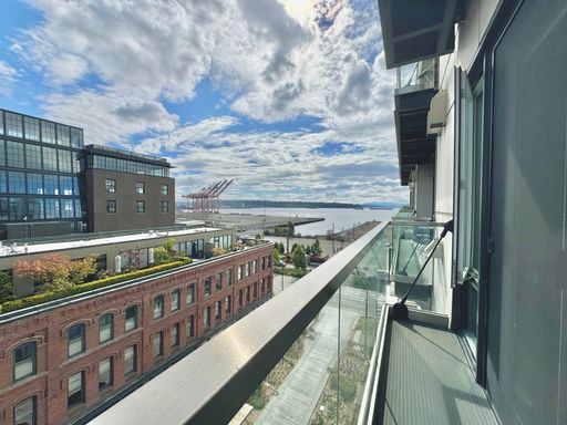 Beautiful 1 bedroom w/balcony and water view! – photo 1