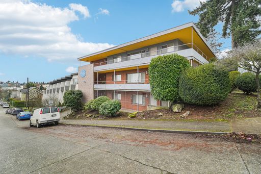 Pet Friendly, Corner unit! – photo 1