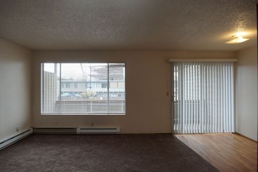 Cozy One Bedroom Apartment with Large Private Balcony Located in Burien Near Seattle