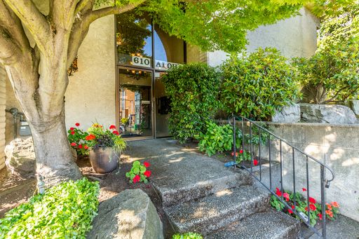 Queen Anne One Bedroom – photo 1