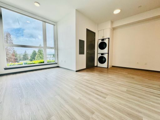 VIVID ROOSEVELT! Top Floor | Urban Studio with a view! – photo 1