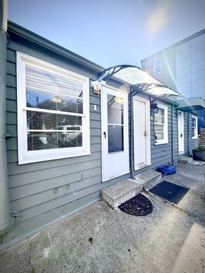 Welcome to the Four-Ten Apartments! – photo 1