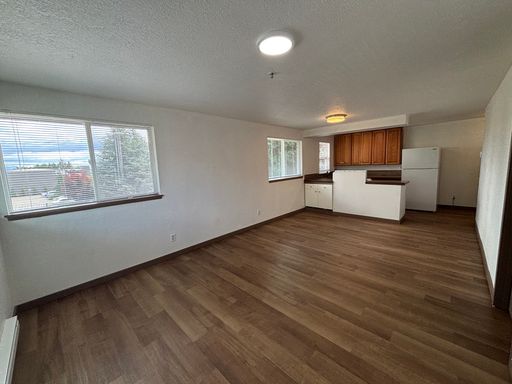 Spacious top floor two bedroom apartment in the heart of Tukwila