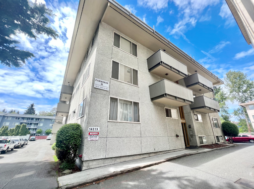 Spacious One-Bedroom Apartment in Olympic Hills! **Top Floor Unit & Off-Street Parking Available!** – photo 1