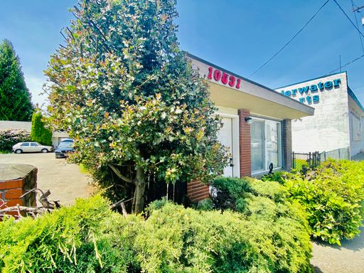 Minimalist Studio Near Green Lake! **Parking Available!** – photo 1