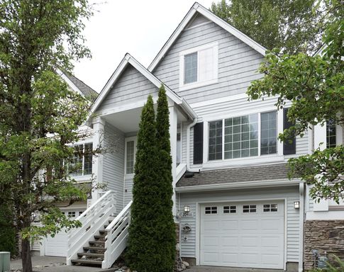 Newer Built Spacious Townhouse in the Hills of Kent Near Renton – photo 1