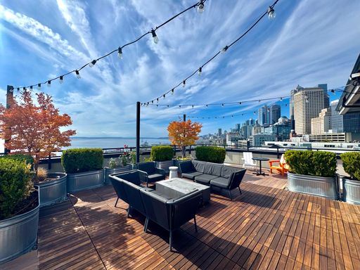 80 Main Apartments - 1 bedroom with Roof top water view! – photo 1
