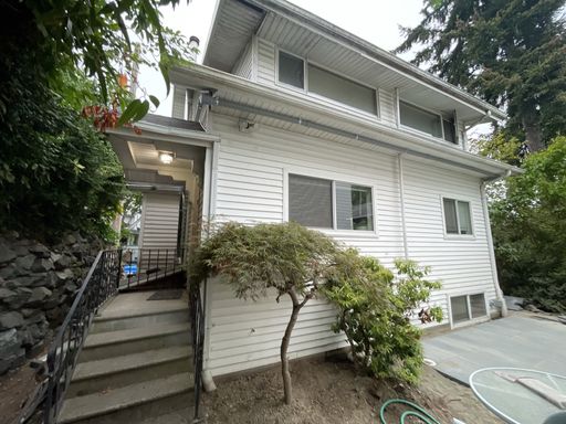 University District Home – photo 1