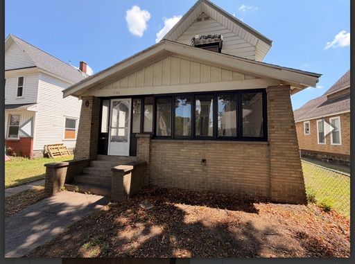 Spacious 3-Bedroom Upper Unit – photo 1