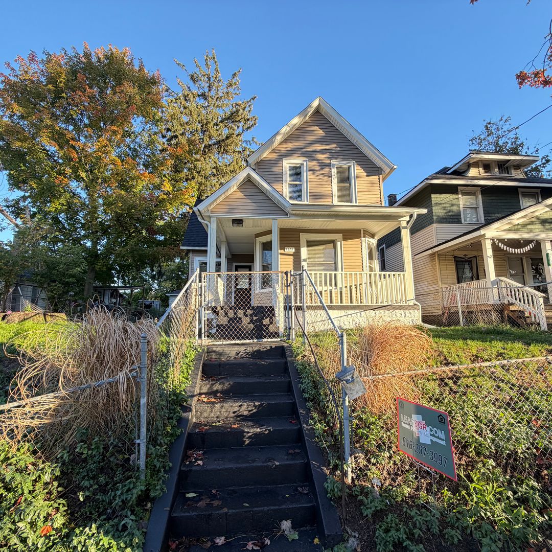 Grand Rapids House: 1023 Sigsbee Street SE