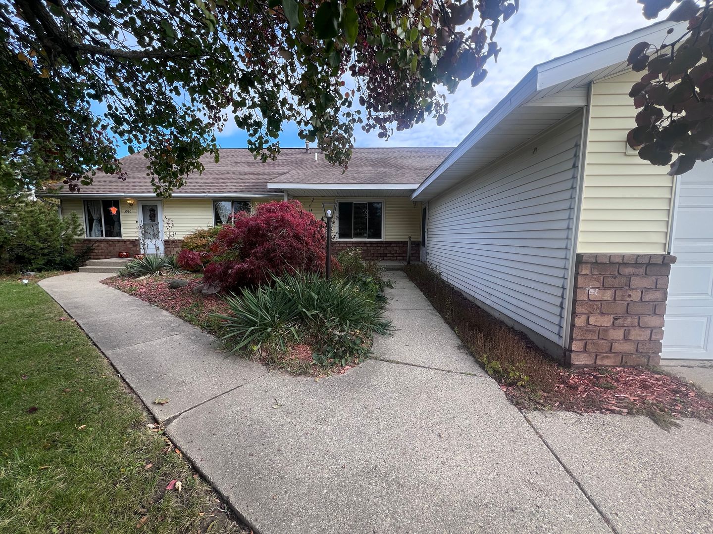 Kentwood Multiplex: 5082 Stauffer Ave SE