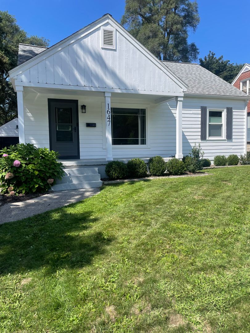 Grand Rapids House: 1647 Sylvan Ave SE