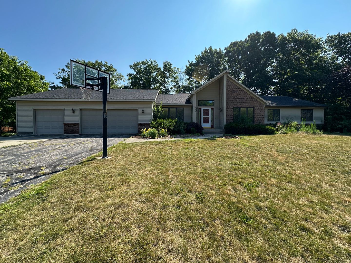 Grand Rapids House: 486 Ashton Ct.