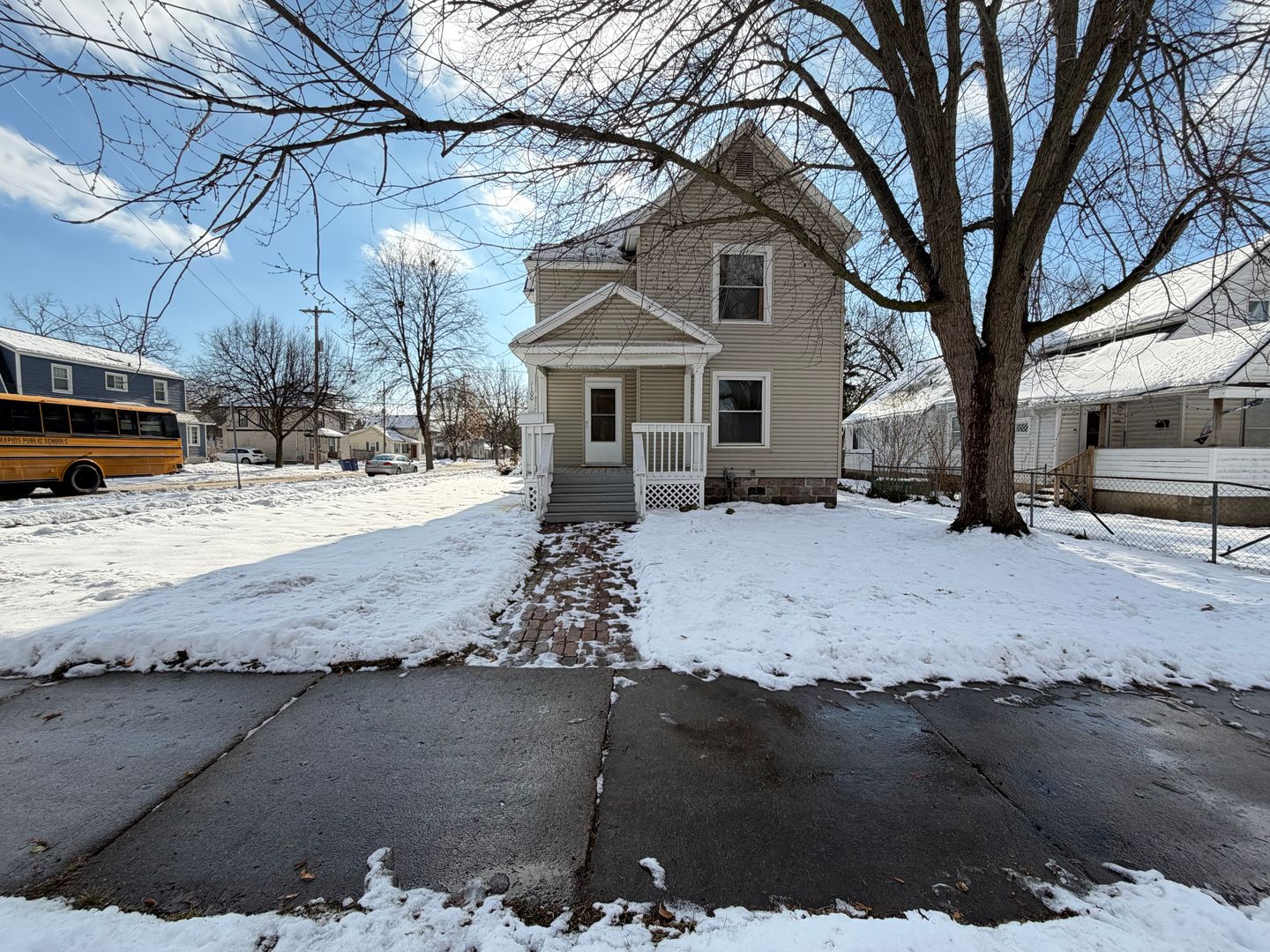 Grand Rapids House: 1100 Jackson St NW