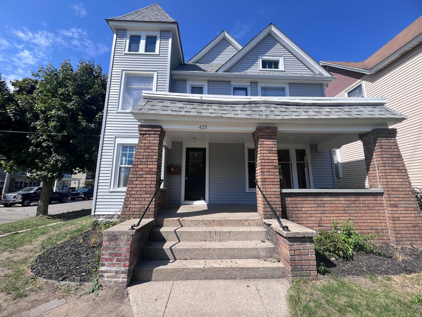 Grand Rapids House: 425 Fuller Ave SE