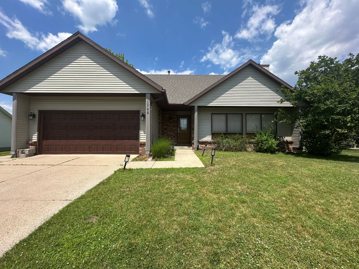Grand Rapids House: 1795 Forest Lake Dr SE