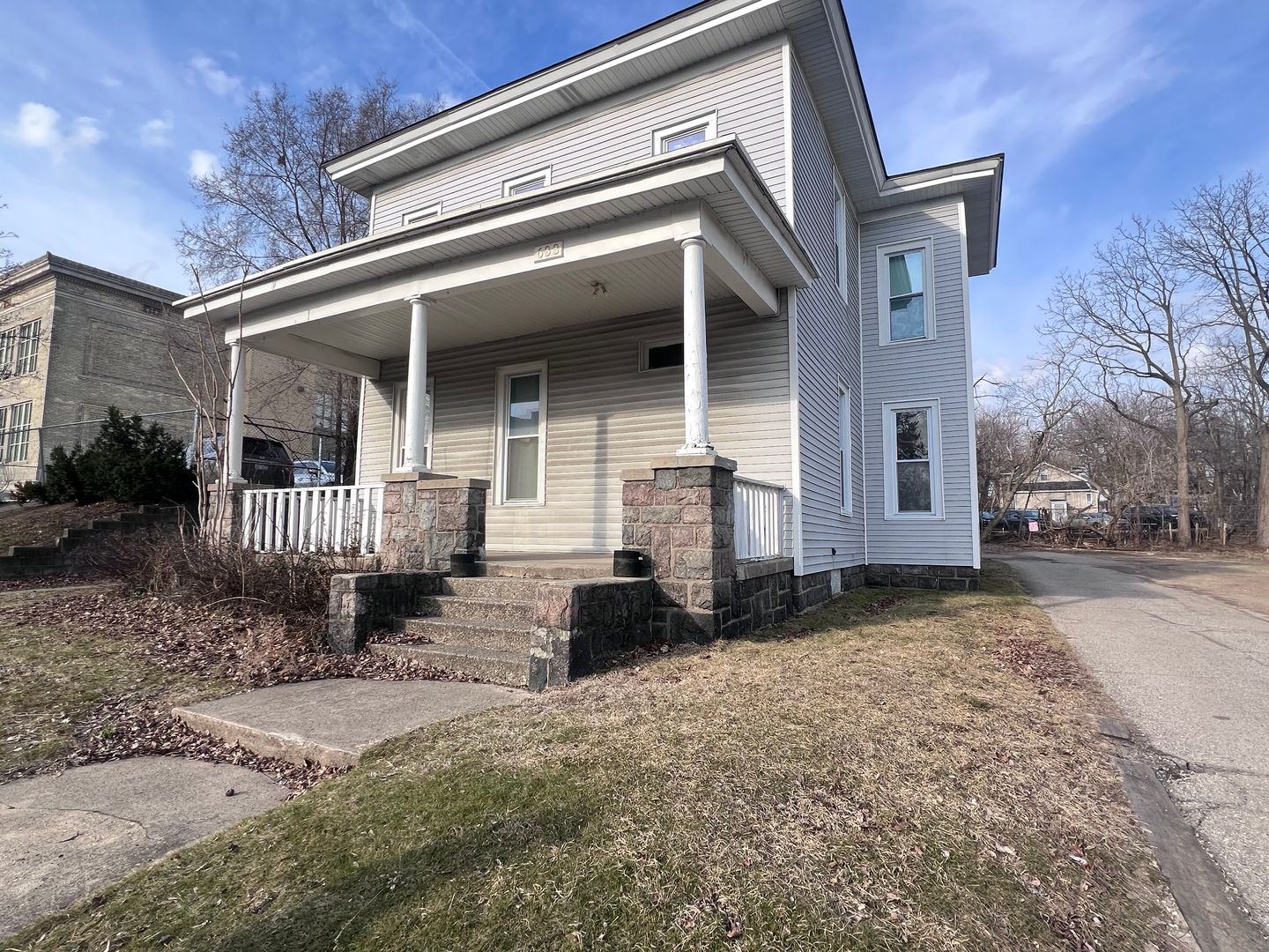 Grand Rapids Apartment: 633 Coit Ave NE