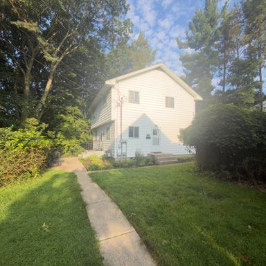 Rockford duplex-laundry included!