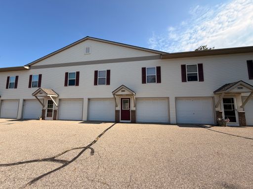 Hudsonville Townhome with laundry