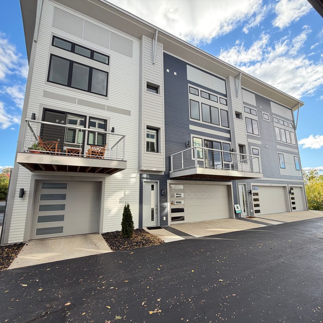 Grand Rapids Condo: 631 Fairview Ave NE Unit 2