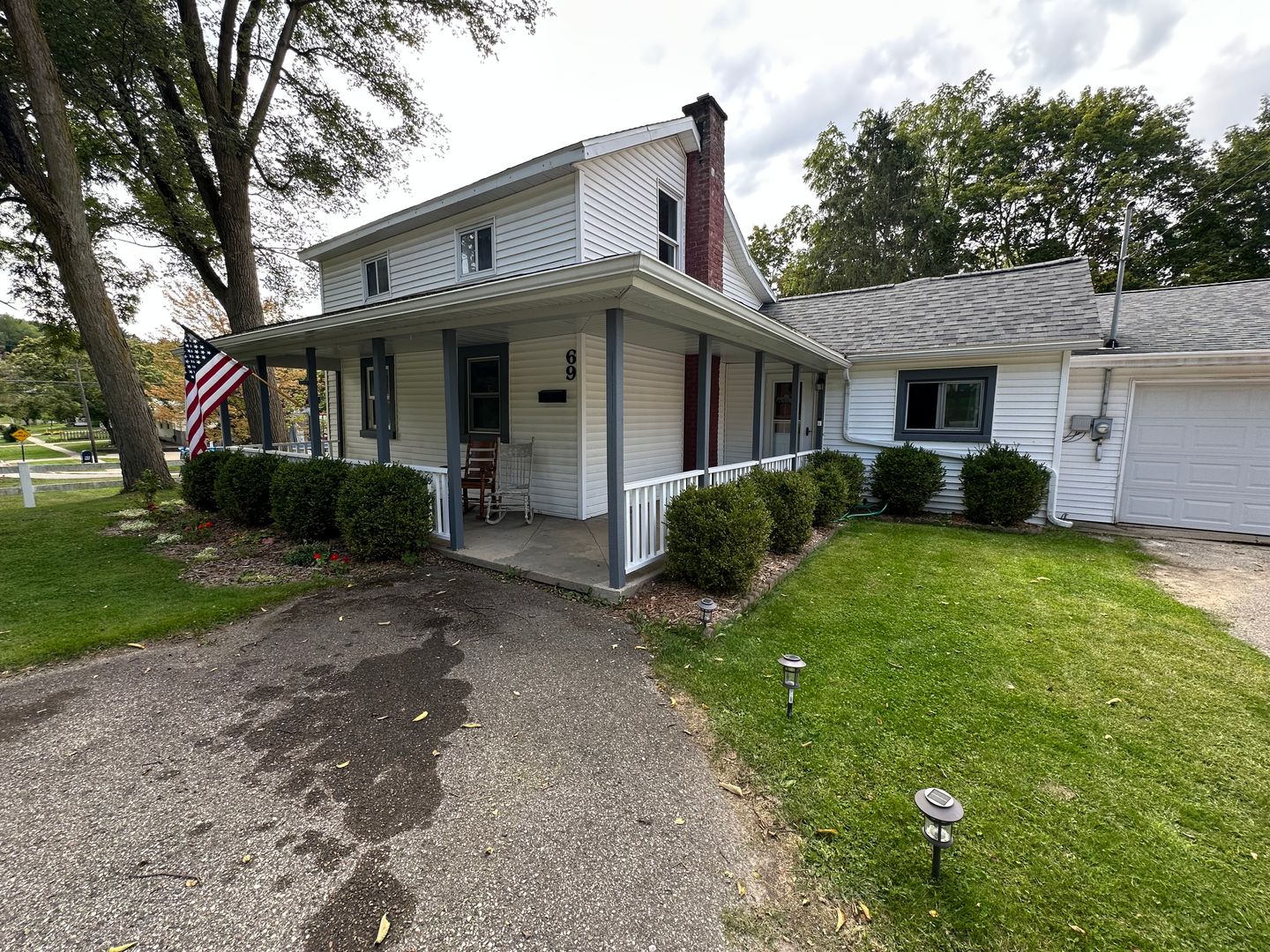 Rockford House: 69 S Lincoln Street